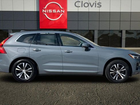 Used 2023 Volvo XC60 B5 Core image 9