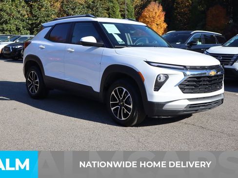 Used 2025 Chevrolet TrailBlazer LT image 5