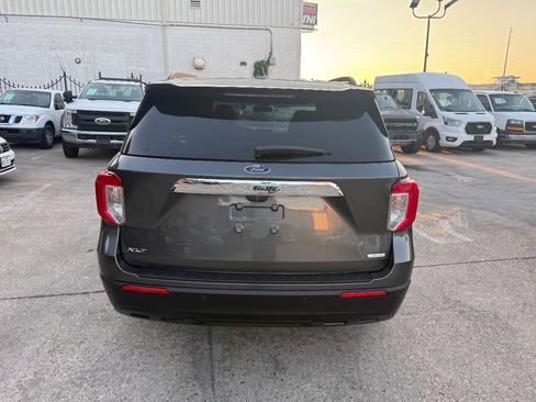 Used 2020 Ford Explorer XLT image 5