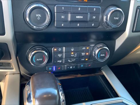Used 2020 Ford F150 Lariat AWD/4WD image 32