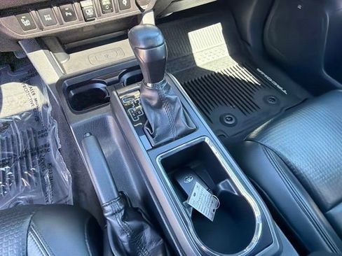 Used 2018 Toyota Tacoma TRD Off-Road w/ TRD Premium Off Road Package AWD/4WD image 29