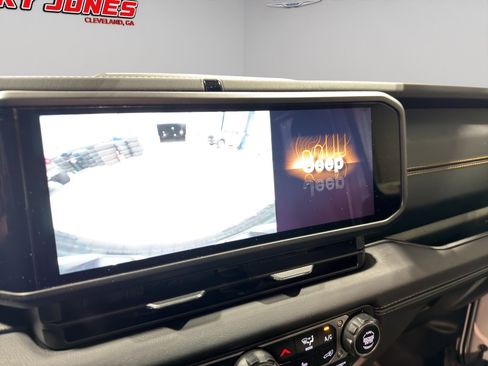 Used 2024 Jeep Wrangler Unlimited Sahara AWD/4WD image 32