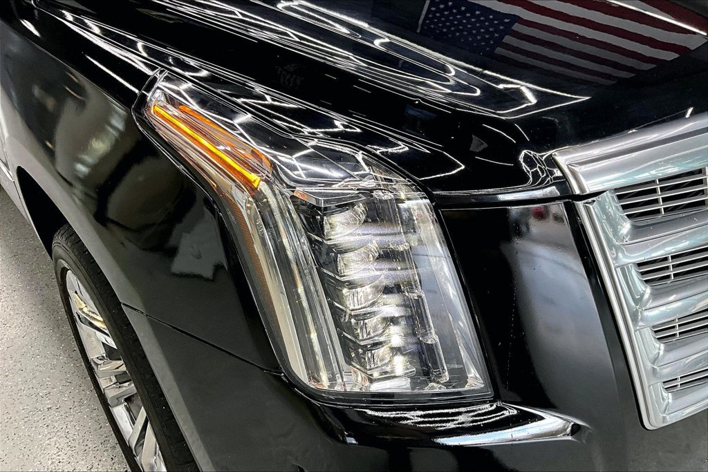 Used 2019 Cadillac Escalade Premium Luxury w/ LPO, Radiant Package AWD/4WD image 35
