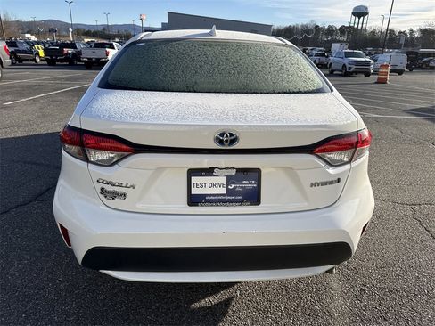 Used 2022 Toyota Corolla LE image 6