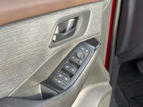 Used 2023 Nissan Rogue S image 11