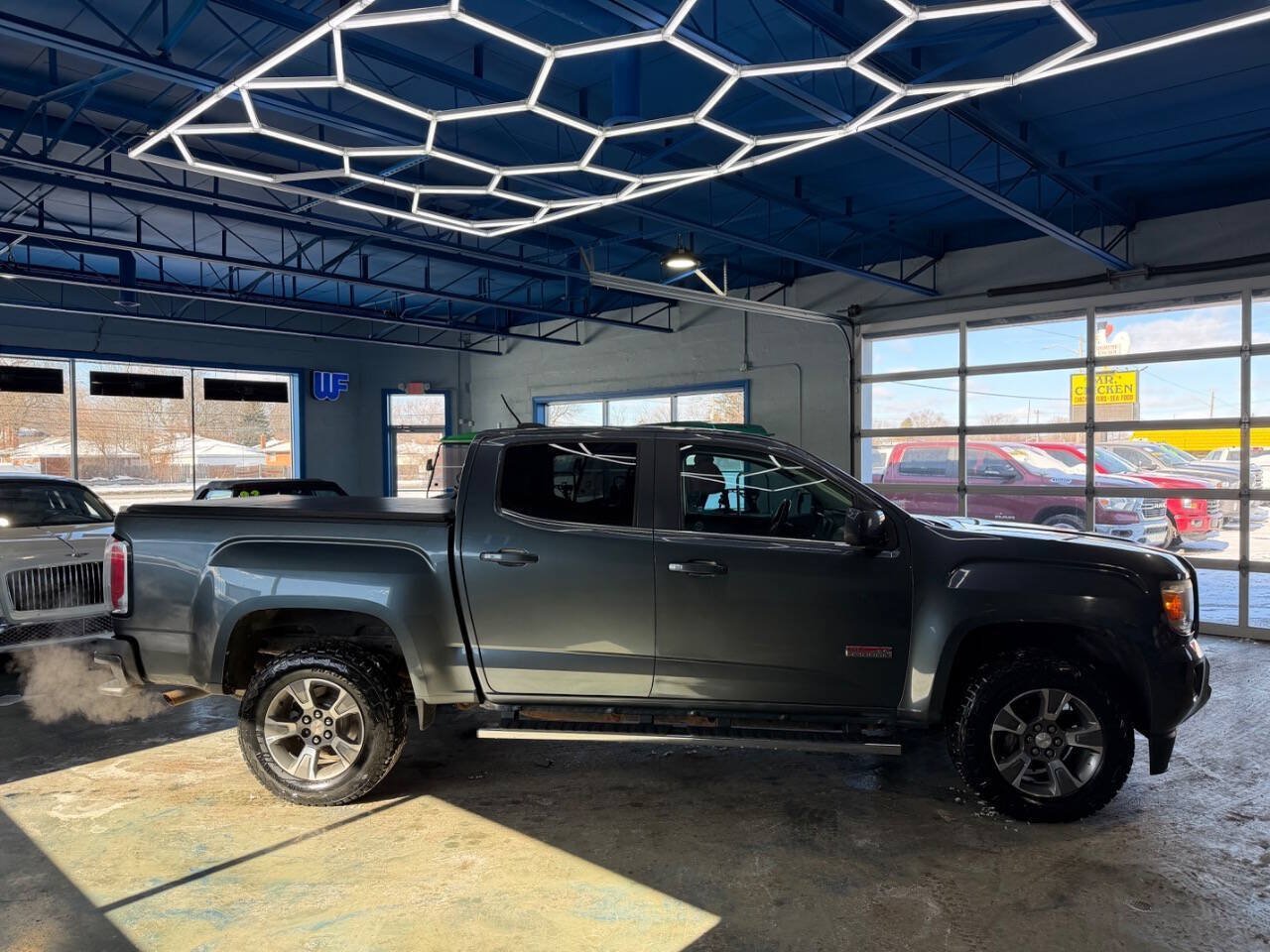 Used 2015 GMC Canyon SLE AWD/4WD image 9
