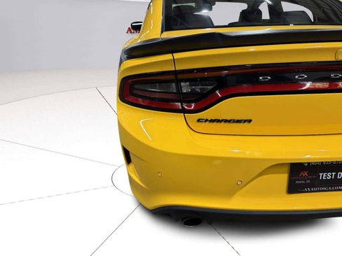 Used 2017 Dodge Charger R/T RWD image 7