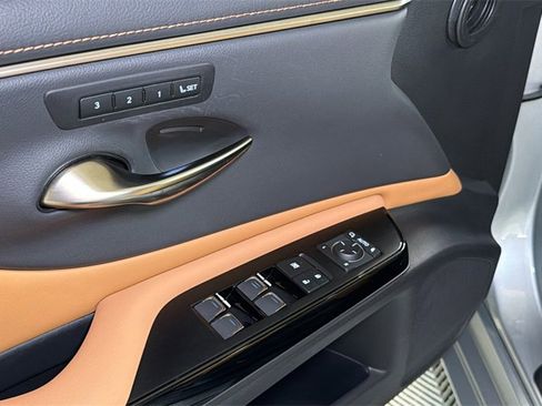Certified 2023 Lexus ES 350 w/ Premium Package image 23