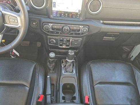 Used 2023 Jeep Wrangler Unlimited Sahara AWD/4WD image 9