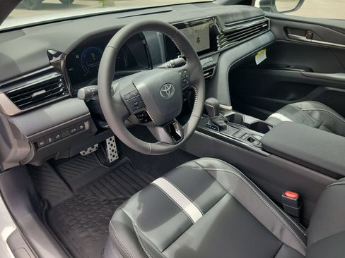 Used 2026 Toyota Camry SE FWD image 16
