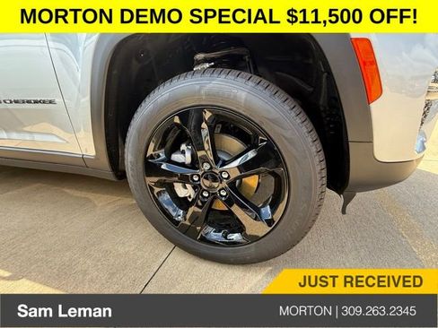 New 2025 Jeep Grand Cherokee Limited w/ Black Appearance Package image 4