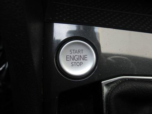 Used 2022 Volkswagen Tiguan SE R-Line image 47