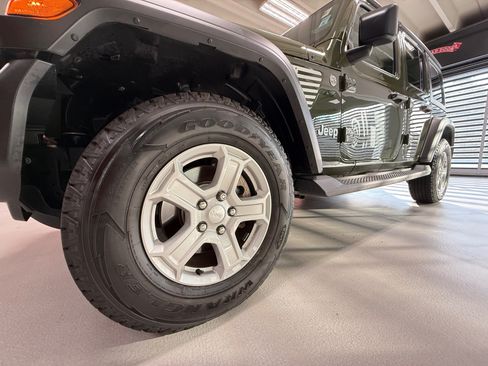 Certified 2020 Jeep Wrangler Unlimited Sport S AWD/4WD image 15