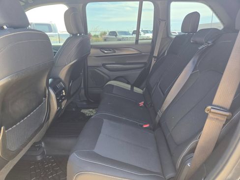 Used 2025 Jeep Grand Cherokee Laredo X RWD image 13