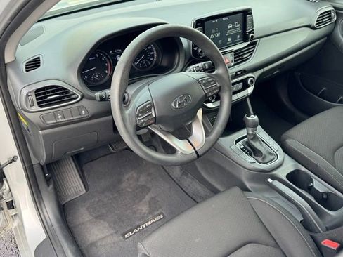 Used 2018 Hyundai Elantra GT image 11