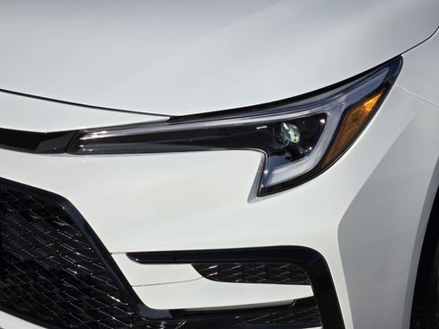 Used 2025 Toyota Corolla SE image 9