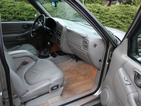 Used 2000 GMC Jimmy SLT w/ Underbody Shield Pkg image 13