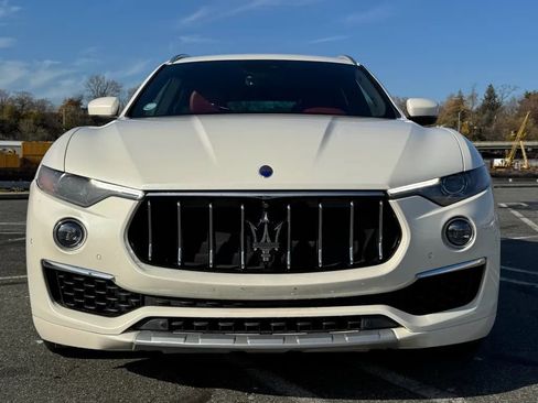 Used 2019 Maserati Levante GranLusso image 2