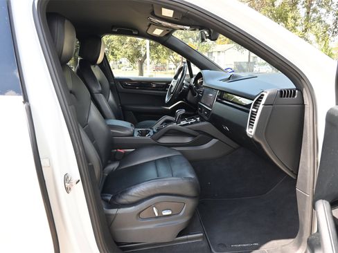 Used 2019 Porsche Cayenne image 25