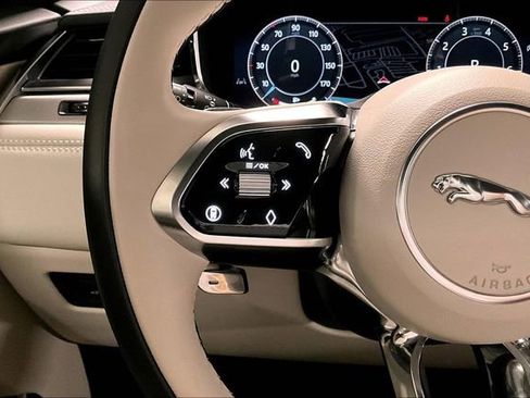 Certified 2025 Jaguar F-PACE R-Dynamic S image 20