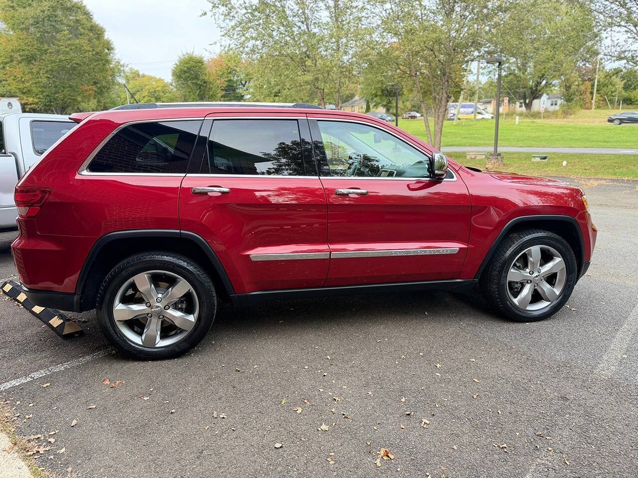 Used 2011 Jeep Grand Cherokee Overland AWD/4WD image 6
