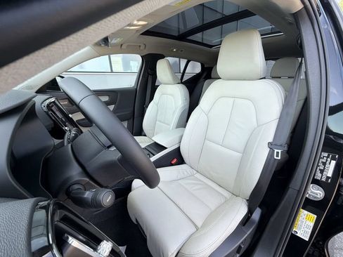 Certified 2023 Volvo XC40 B5 Ultimate w/ Climate Package AWD/4WD image 15