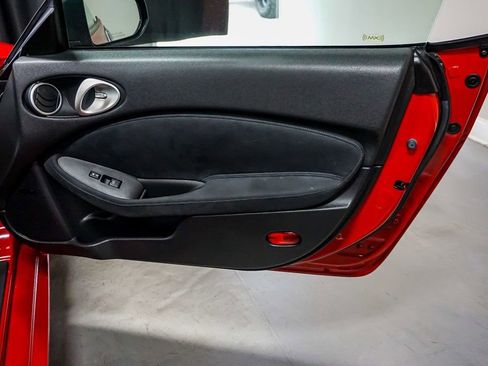 Used 2010 Nissan 370Z Touring image 35