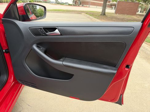 Used 2014 Volkswagen Jetta SE image 9