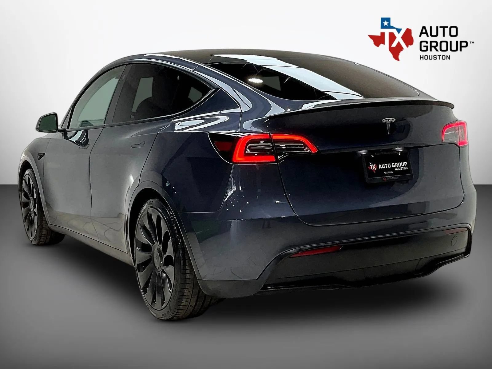 Used 2023 Tesla Model Y Long Range AWD/4WD image 3