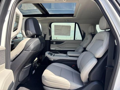 New 2026 Lincoln Navigator L Reserve w/ Jet Appearance Package AWD/4WD image 11