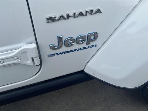 Used 2023 Jeep Wrangler Unlimited Sahara w/ Cold Weather Group AWD/4WD image 15