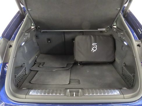 Certified 2025 Porsche Macan Electric RWD image 47