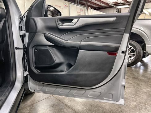 Used 2025 Ford Escape Platinum w/ Premium Technology Package image 32