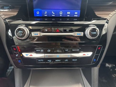 Used 2023 Ford Explorer Limited w/ Limited Technology Package image 28