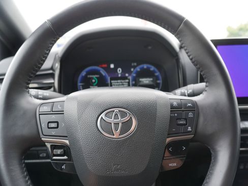 Used 2025 Toyota Camry XSE FWD image 22