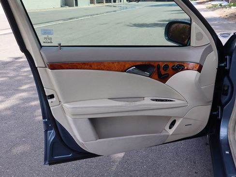 Used 2005 Mercedes-Benz E 320 4MATIC Sedan image 23