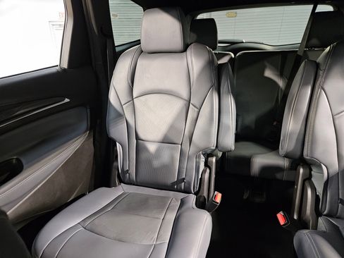 Used 2024 Buick Enclave Premium image 12