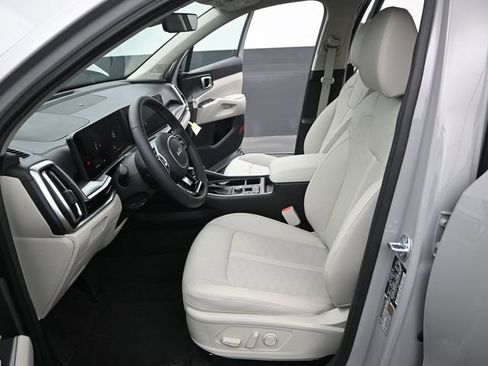 Used 2025 Kia Sorento S w/ Panoramic Sunroof Package FWD image 11