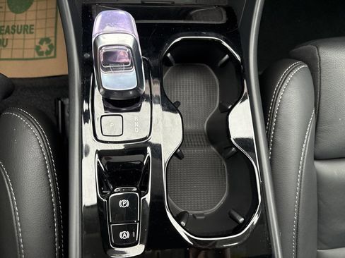 Certified 2025 Volvo XC40 B5 Plus image 30