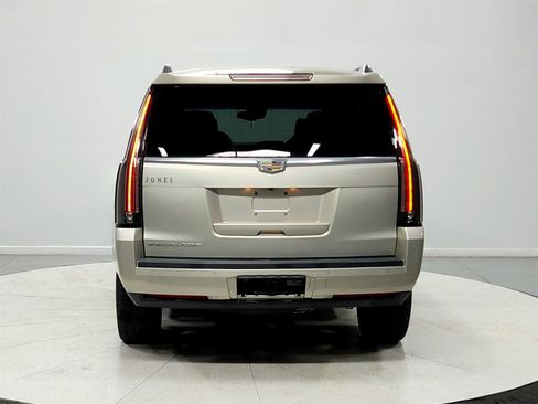 Used 2015 Cadillac Escalade Luxury image 6