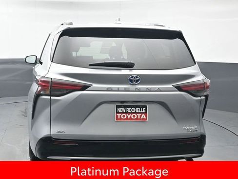 Certified 2023 Toyota Sienna Platinum image 5