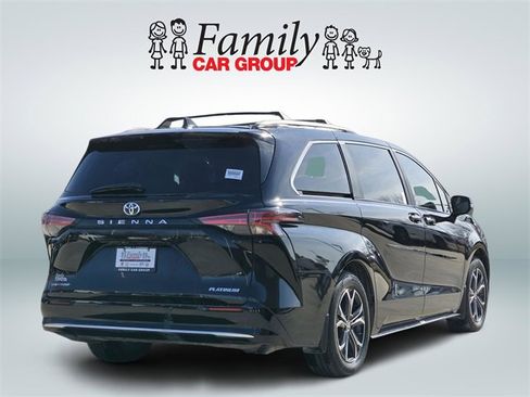 Used 2025 Toyota Sienna Platinum image 4