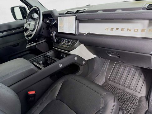 Used 2023 Land Rover Defender 130 SE image 29