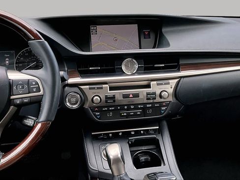 Used 2018 Lexus ES 350 w/ Ultra Luxury Package FWD image 7