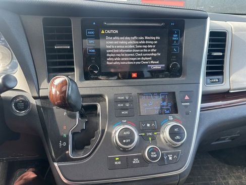 Used 2015 Toyota Sienna Limited Premium image 19