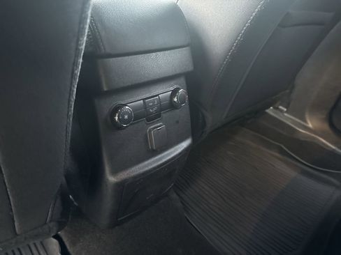 Used 2019 Ford Explorer XLT AWD/4WD image 25