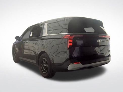 Used 2025 Kia Carnival FWD image 2