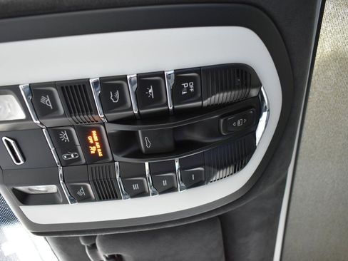 Used 2015 Porsche Cayenne Turbo image 46