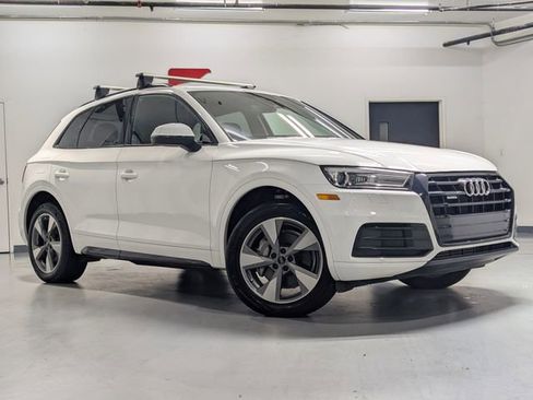 Used 2020 Audi Q5 2.0T Premium w/ Titanium Sport Package image 2