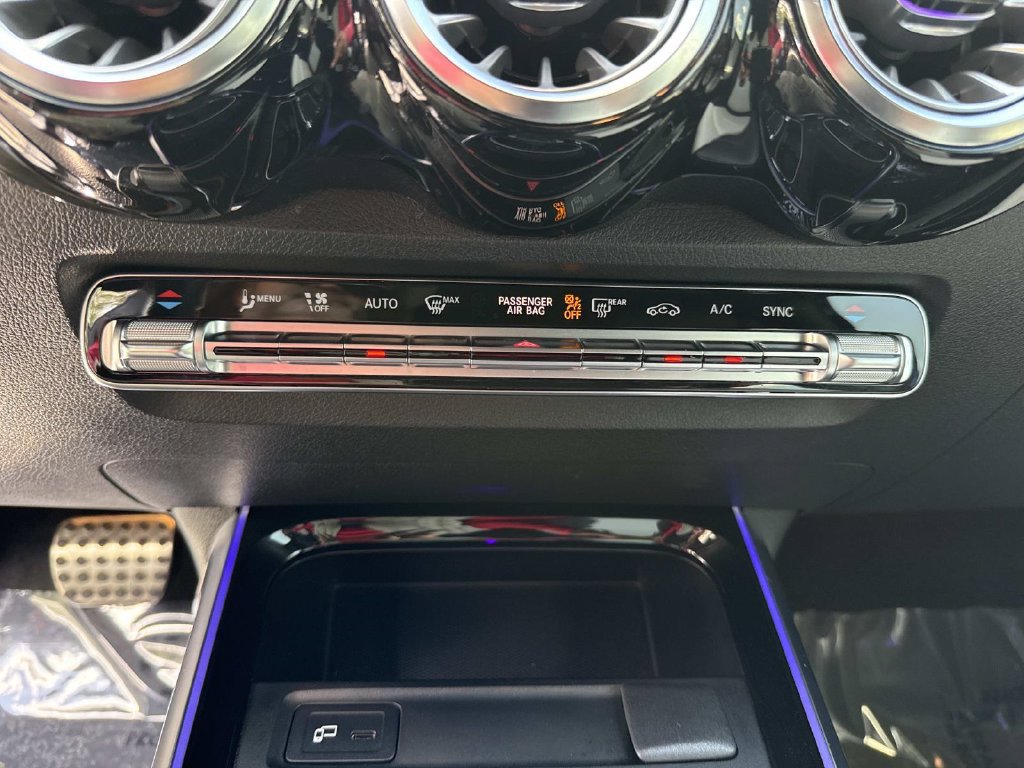 Used 2022 Mercedes-Benz GLB 35 AMG 4MATIC image 30